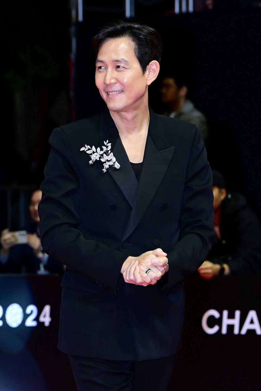 Korean actor Lee Jung Jae poses during the red carpet of the 29th BUSAN International Film Festival at Busan Cinema Center on October 2, 2024 in Busan, South Korea. 2024-10-02